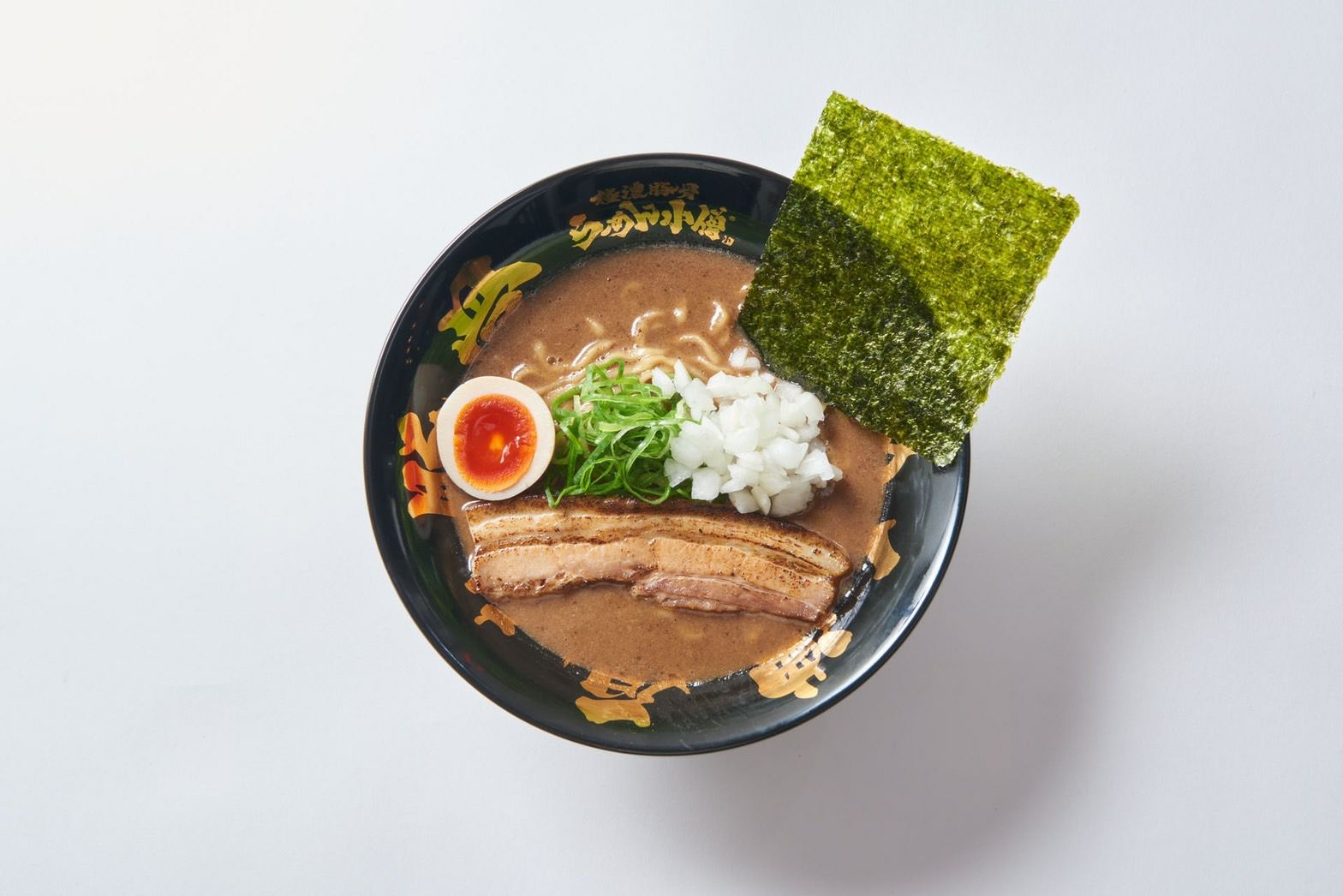 らーめん小僧ページ 大阪・福島で行列必至のラーメン店が名古屋へ】レンゲが立つほどの超極